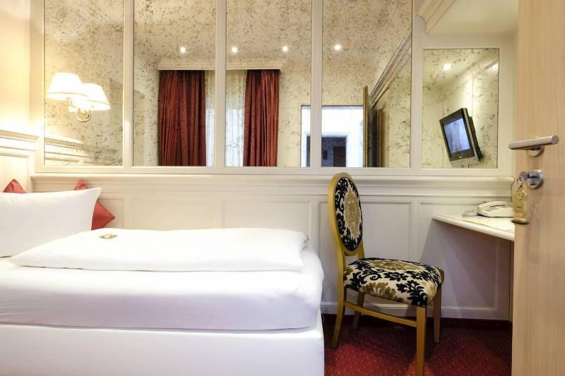 Hotel Post - Oda