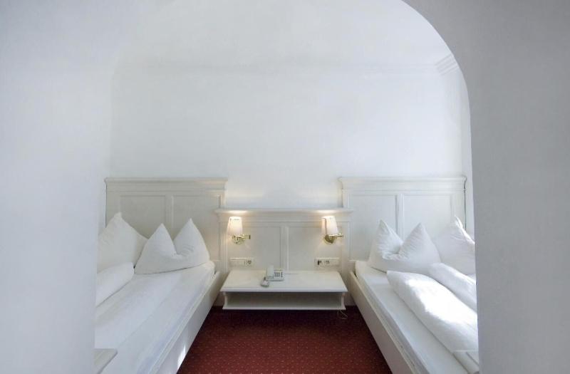 Hotel Post - Oda