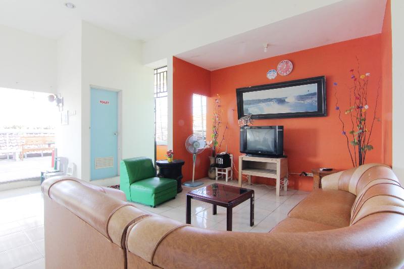 Tiga Dua Homestay by ZUZU - Lobi