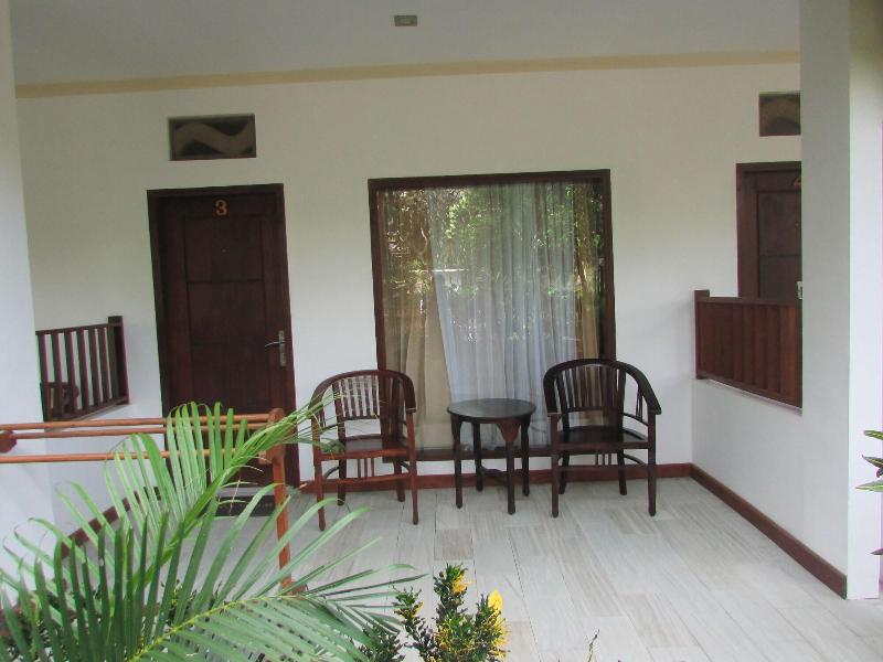 Family Beach Hotel - kuta lombok - Genel