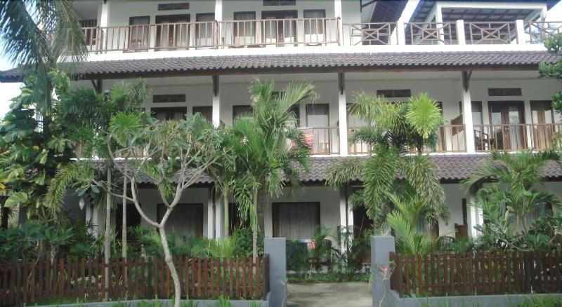 Family Beach Hotel - kuta lombok - Genel