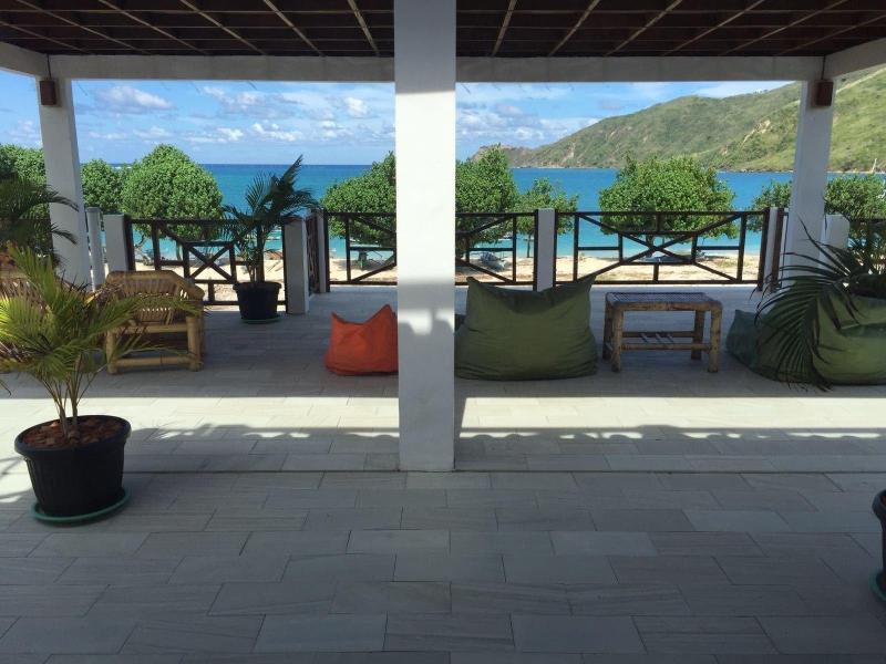 Family Beach Hotel - kuta lombok - Oda