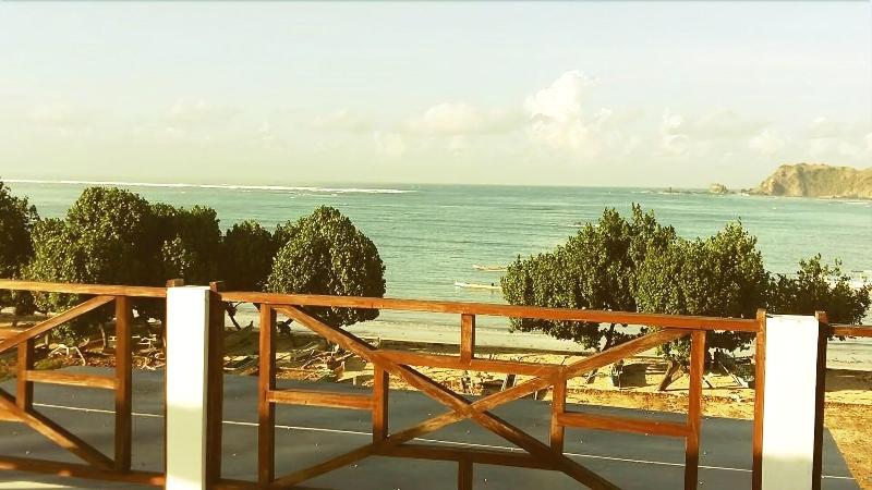 Family Beach Hotel - kuta lombok - Oda