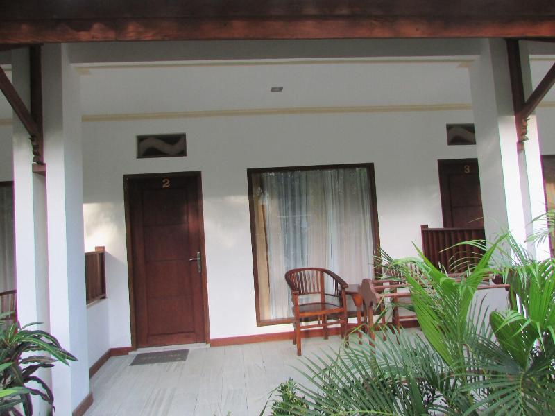 Family Beach Hotel - kuta lombok - Oda