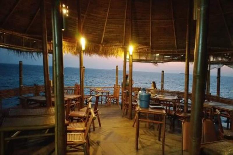 Paree Hut Resort Koh Sichang - Restoran
