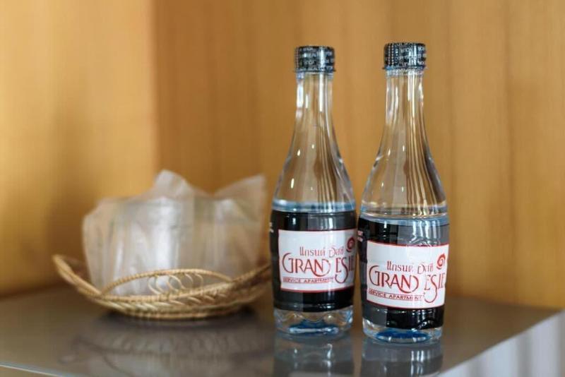 Grand Esie Service Apartment - Oda