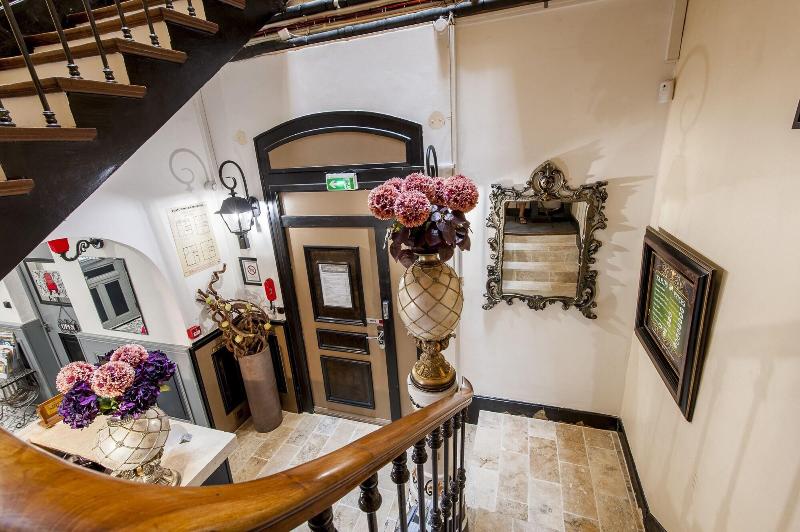 Hôtel De Charme Le Provence - Lobi