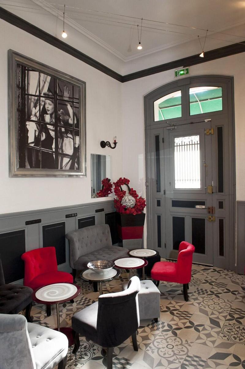 Hôtel De Charme Le Provence - Lobi