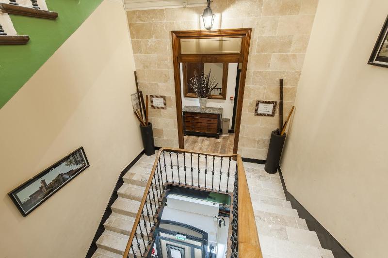 Hôtel De Charme Le Provence - Lobi