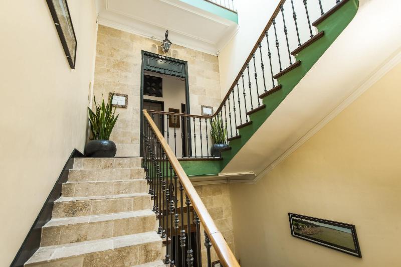 Hôtel De Charme Le Provence - Lobi