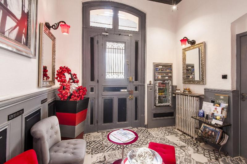Hôtel De Charme Le Provence - Lobi