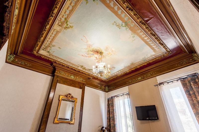 Hôtel De Charme Le Provence - Oda