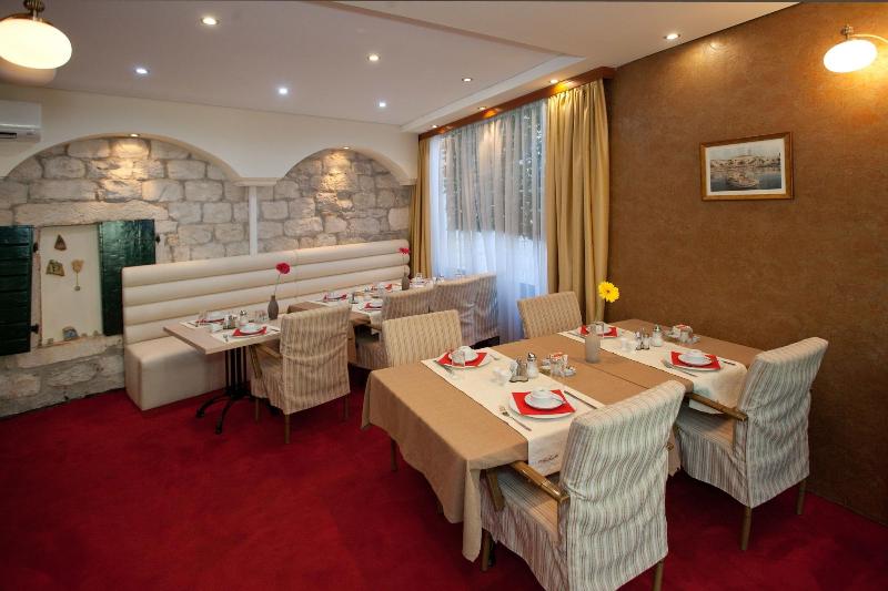 Authentic Luxury Rooms - Lobi