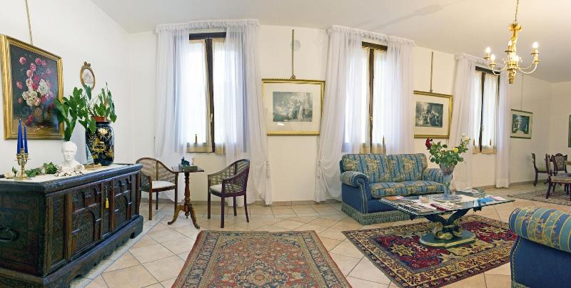 Hotel Villa Scalabrini - Lobi