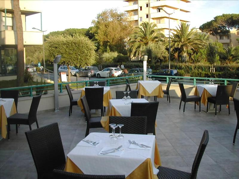 Hotel Flora - Teras