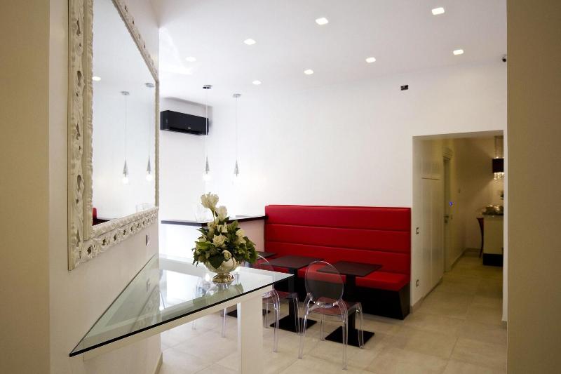 Roman Holidays Boutique Hotel - Lobi