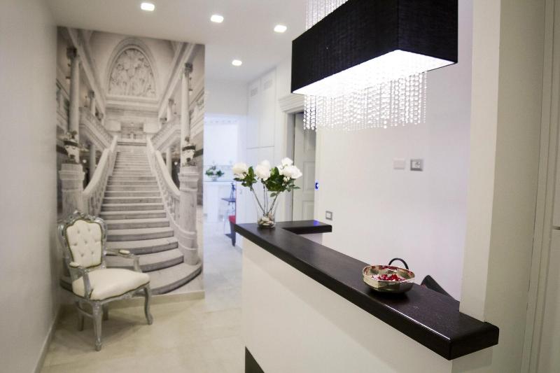 Roman Holidays Boutique Hotel - Genel