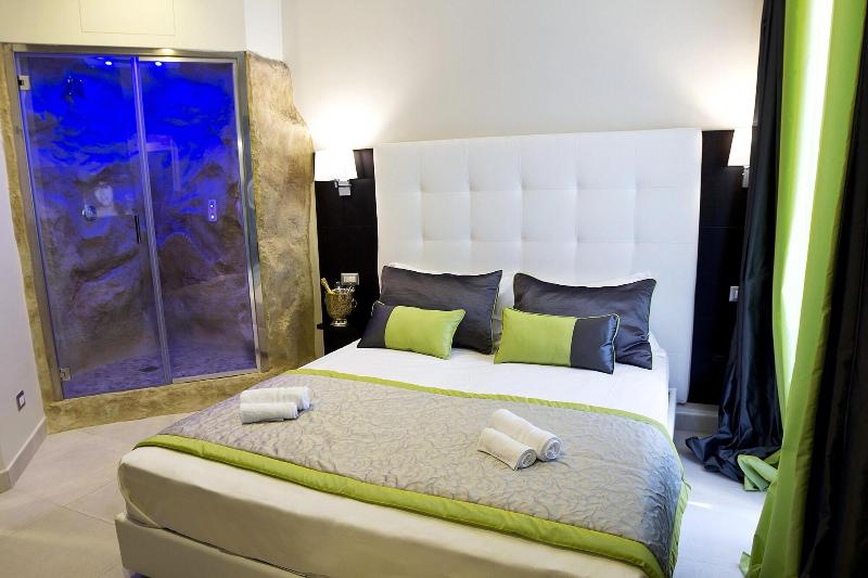 Roman Holidays Boutique Hotel - Oda
