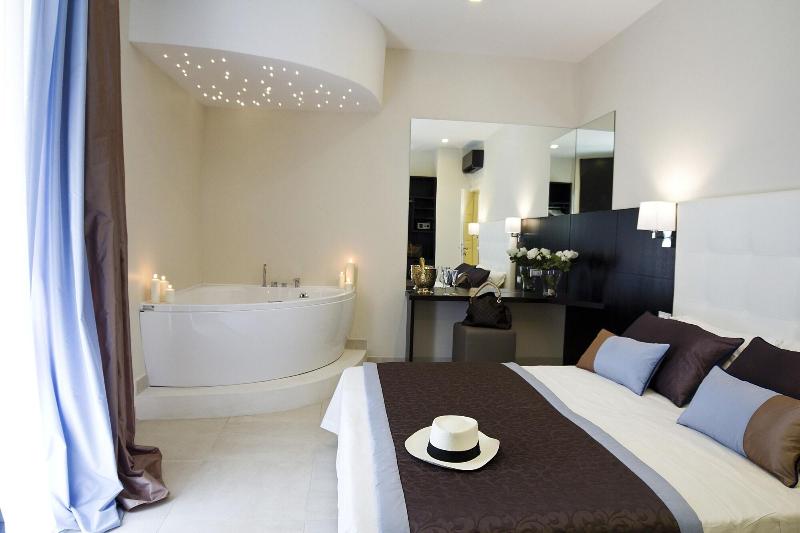 Roman Holidays Boutique Hotel - Oda