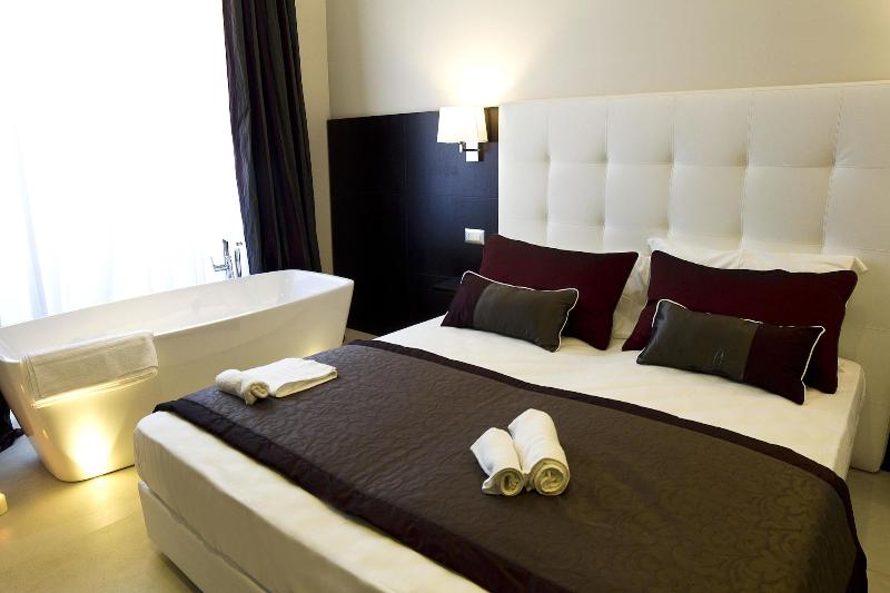 Roman Holidays Boutique Hotel - Oda