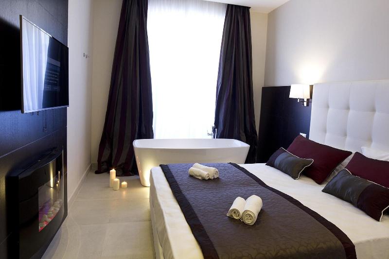 Roman Holidays Boutique Hotel - Oda