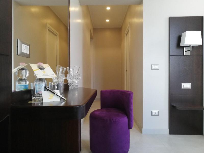 Roman Holidays Boutique Hotel - Oda
