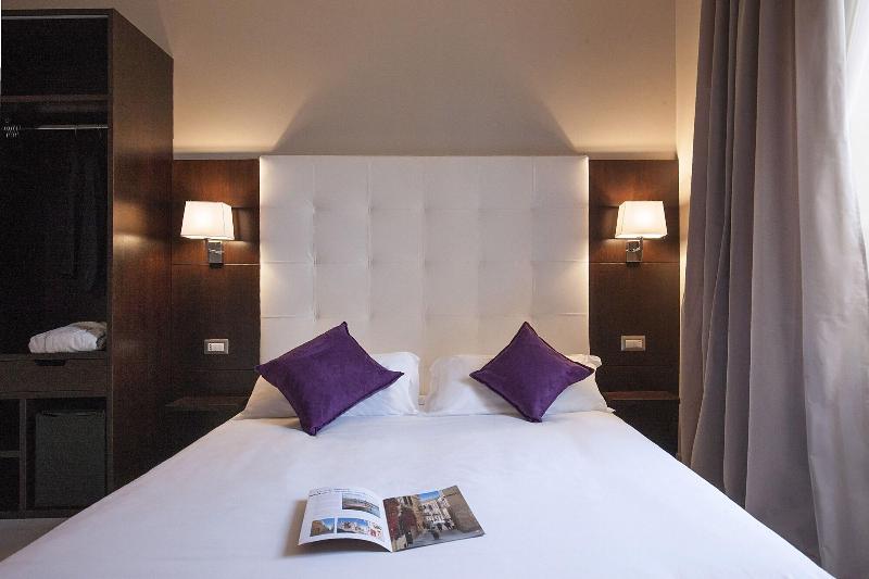 Roman Holidays Boutique Hotel - Oda