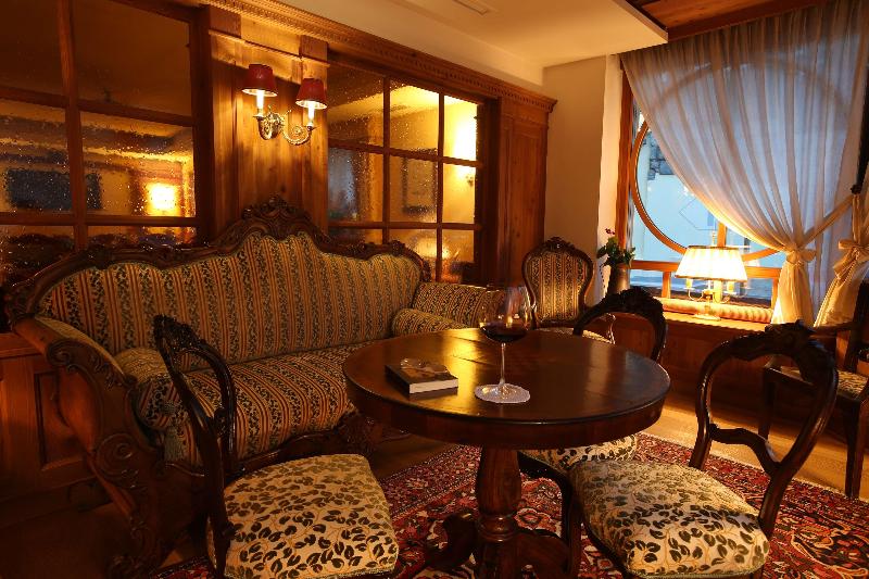 Alpen Suite Hotel - Bar