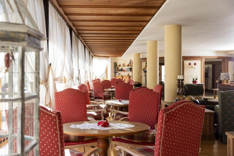Alpen Suite Hotel - Lobi