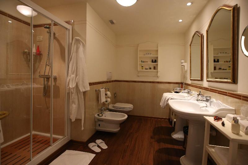 Alpen Suite Hotel - Oda