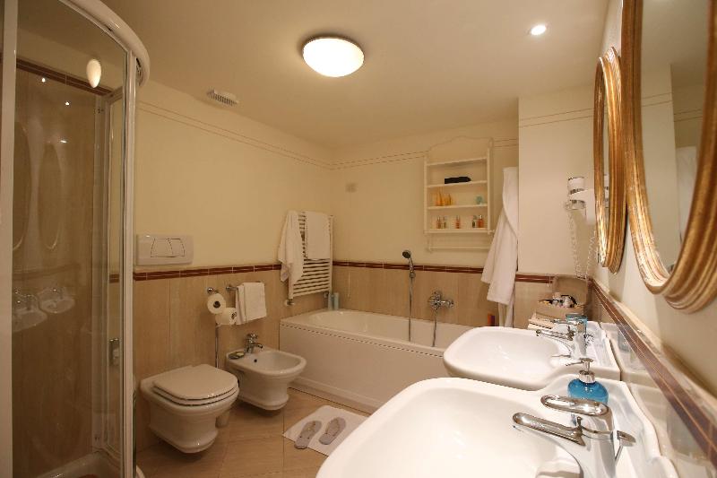 Alpen Suite Hotel - Oda