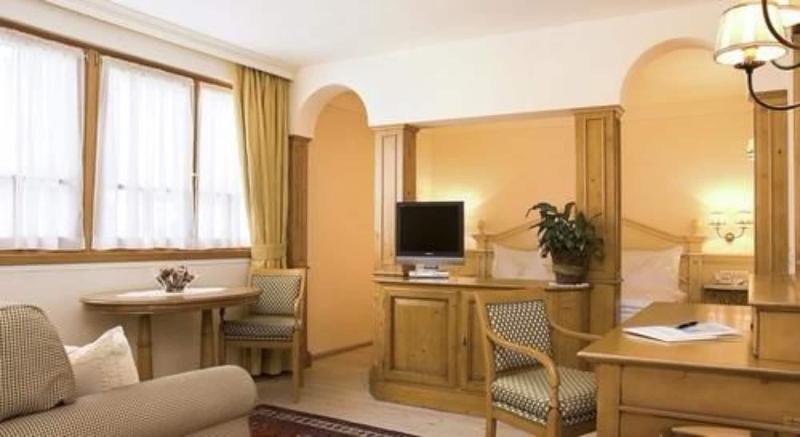 Alpen Suite Hotel - Oda