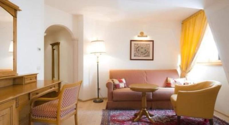 Alpen Suite Hotel - Oda