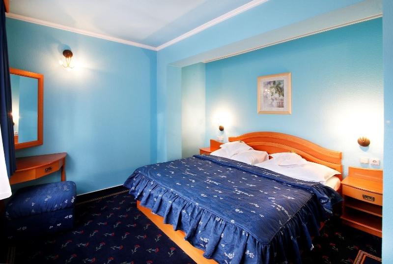 Agh Hotel - Oda