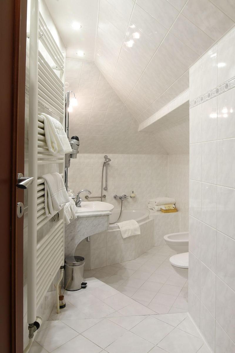 Agh Hotel - Oda