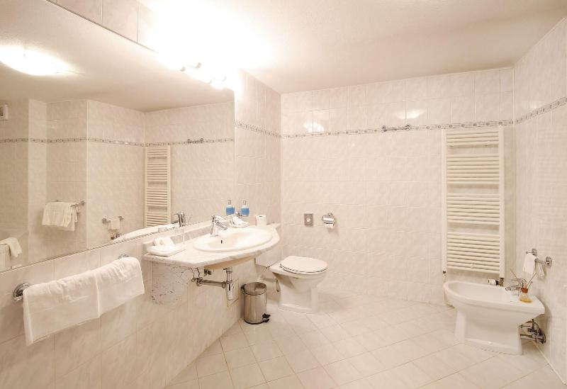Agh Hotel - Oda