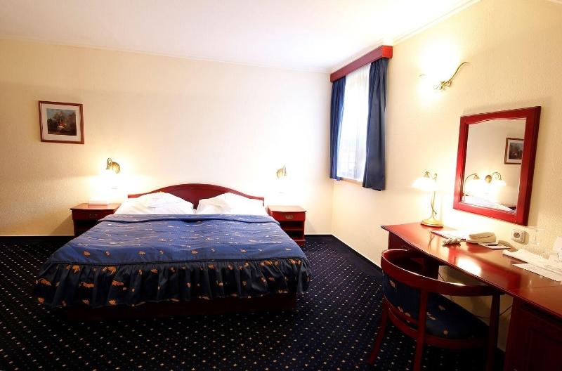 Agh Hotel - Oda