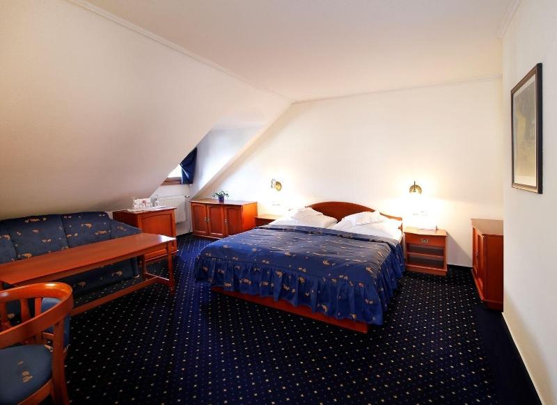 Agh Hotel - Oda