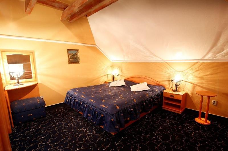 Agh Hotel - Oda