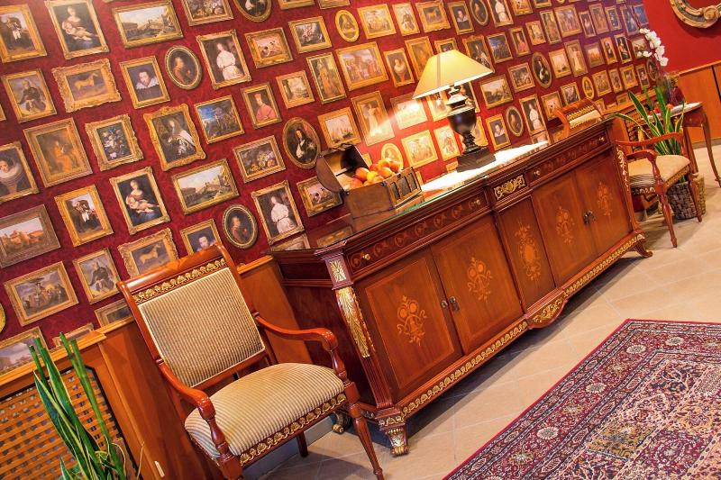 Cella Central Historic Boutique Hotel - Lobi