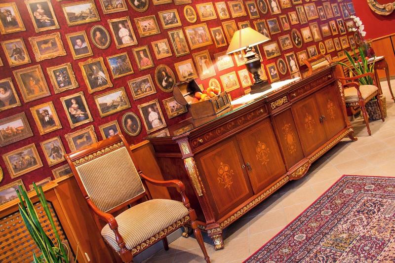 Cella Central Historic Boutique Hotel - Lobi