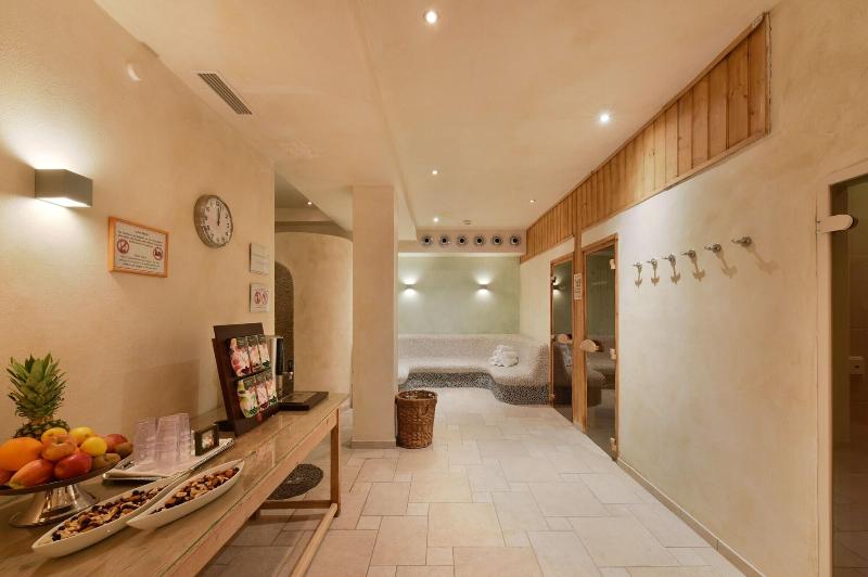 Cella Central Historic Boutique Hotel - Lobi