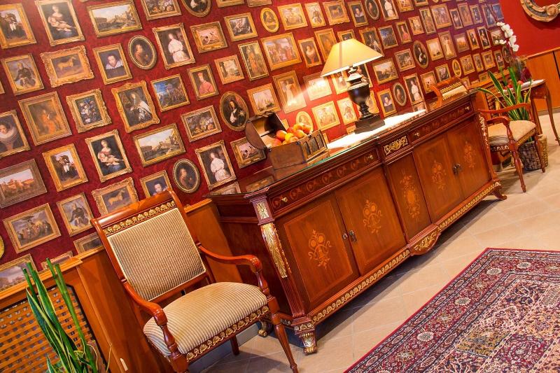Cella Central Historic Boutique Hotel - Lobi