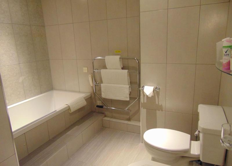 Nuthurst Grange Country House Hotel - Oda
