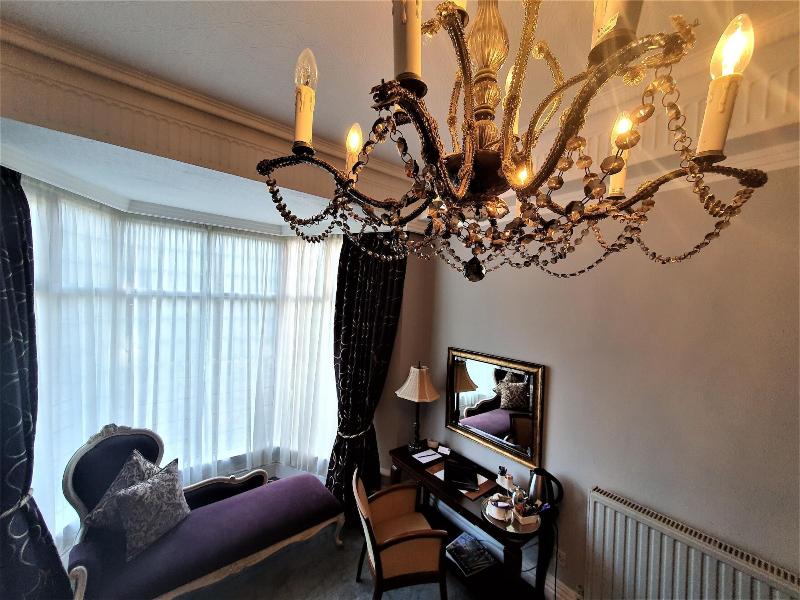 Nuthurst Grange Country House Hotel - Oda