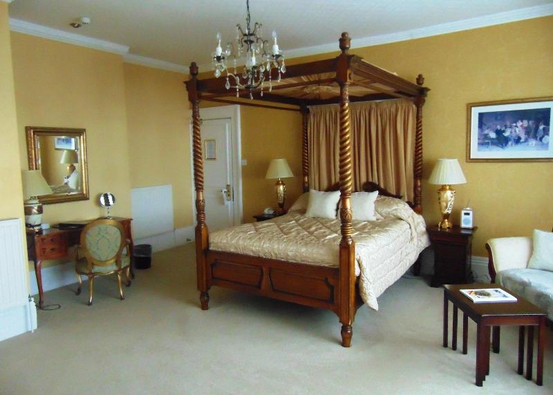 Nuthurst Grange Country House Hotel - Oda