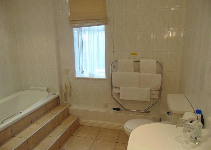 Nuthurst Grange Country House Hotel - Oda