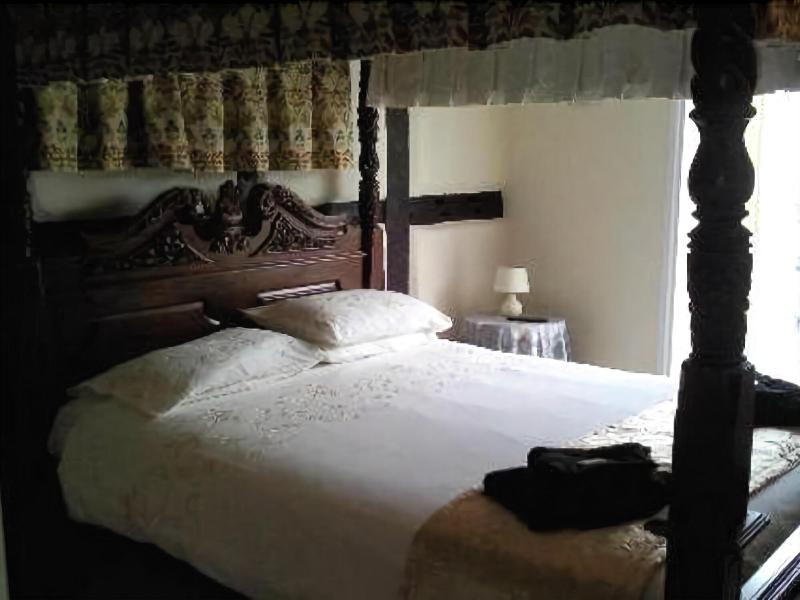 Talbot Hotel - Oda