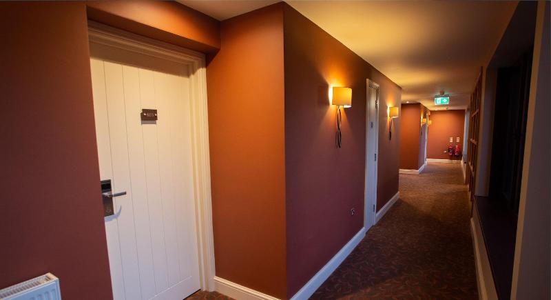 Stirrups Hotel - Lobi