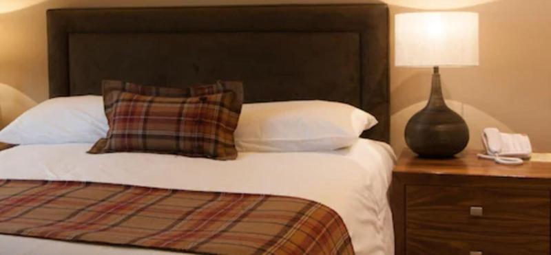 Stirrups Hotel - Oda